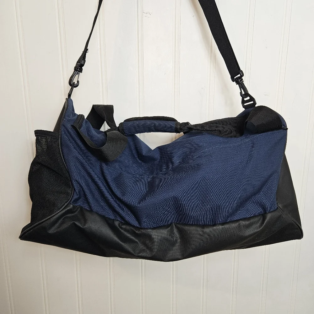 Nike Duffel Bag Brasilia Gym Travel Sports Overnight Midnight Navy Black White